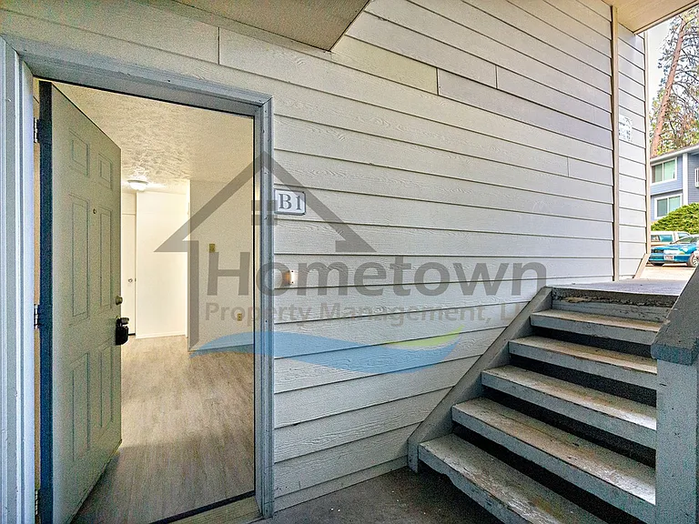 1205 W Emma Ave — Photo 2