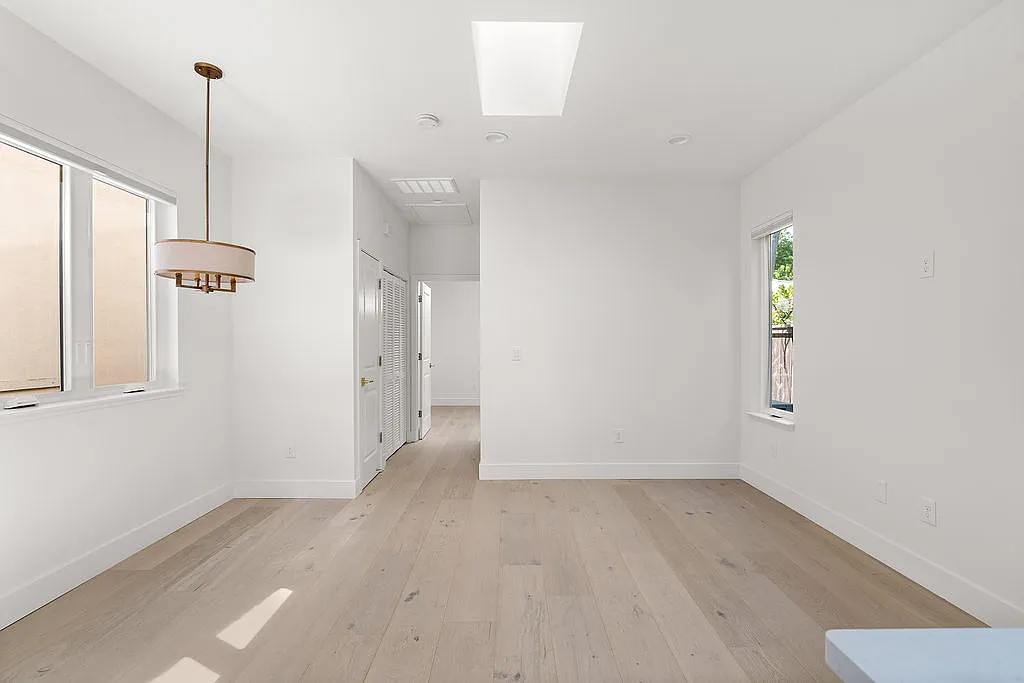 1411 Orange Ln — Photo 2