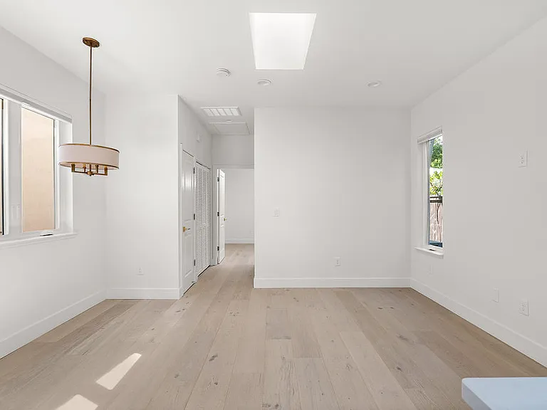1413 Orange Ln — Photo 2