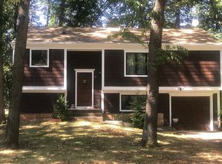 29 Crown Rd, Somerset, NJ 08873