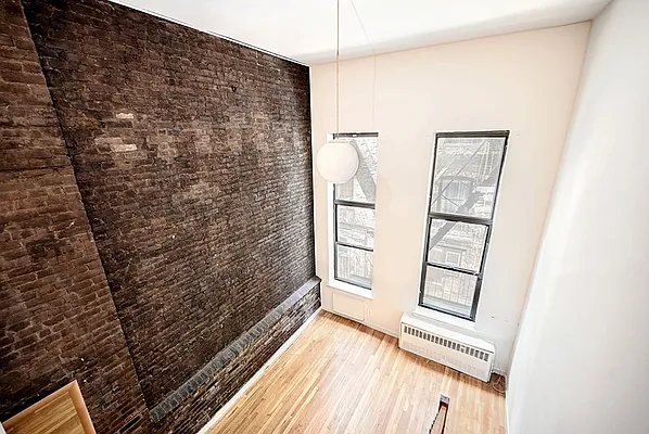 Rented by Urbane Brokerage | media 9