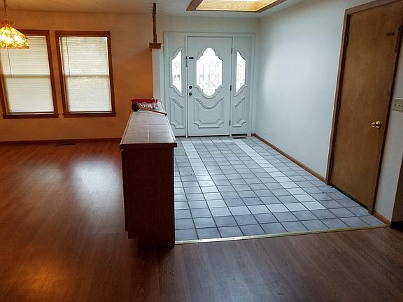 dining room/ entry