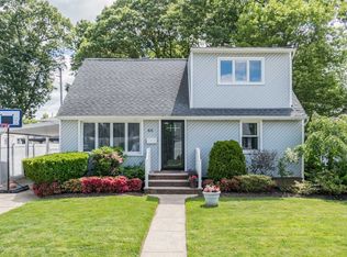 46 Chapin Ave, Merrick, NY 11566
