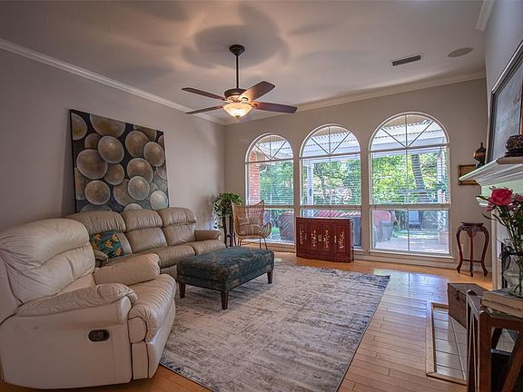 5th image of 2812 Glen Hollow Dr