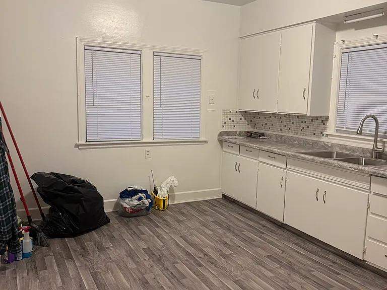 429 Strong Ave — Photo 26