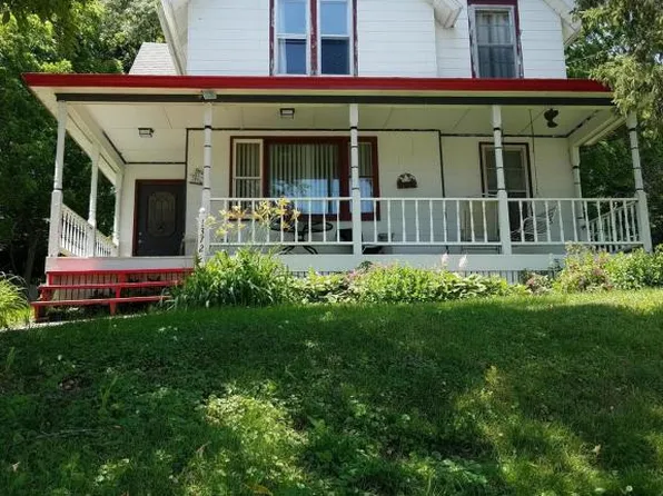 1372 Wabasha Ave, Saint Charles, MN 55972
