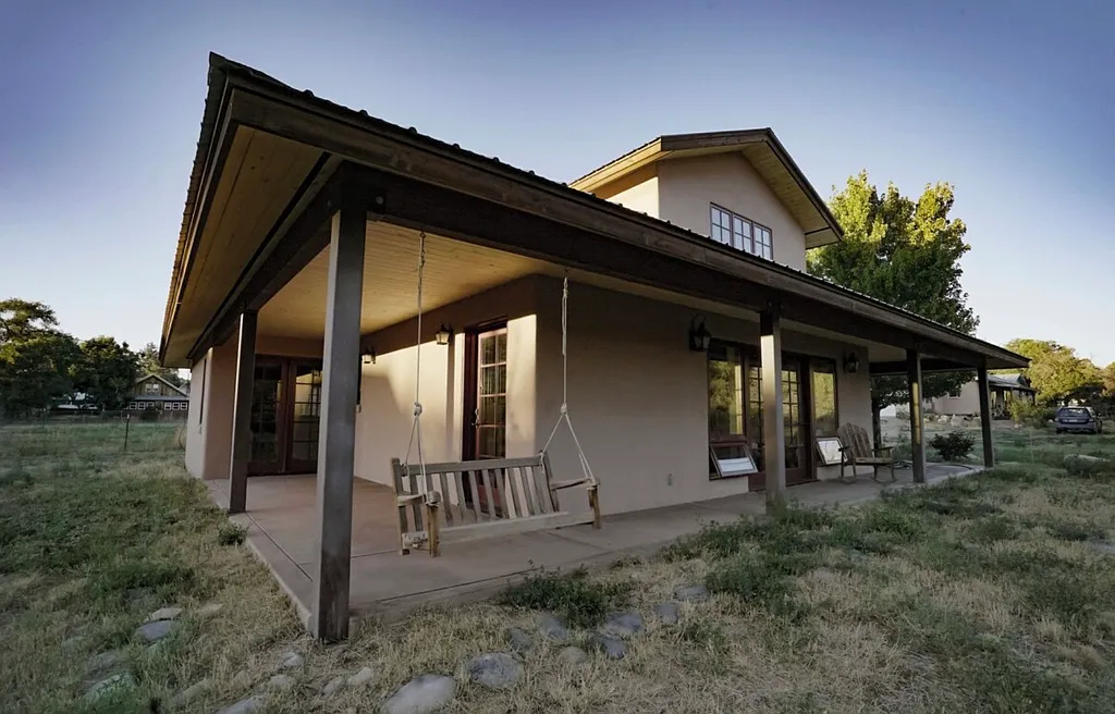 Spacious 2-Bedroom Home with Modern Amenities in Mancos — Photo 2