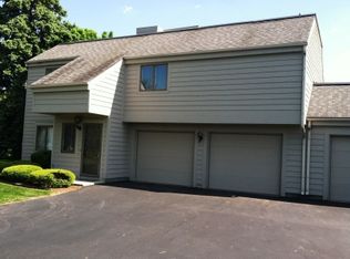 6336 Golf Lakes Dr, Bay City, MI 48706