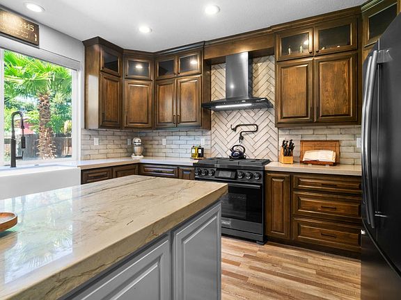 2nd image of 4637 Glenbrook Dr