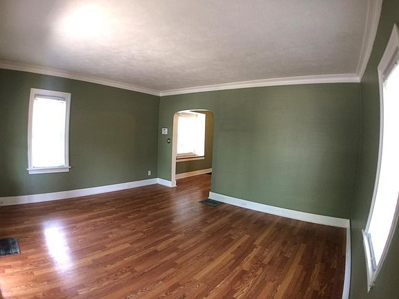 2nd image of 18 Ann St NE