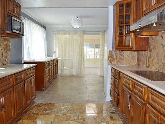 3rd image of 1801 Sherman Dr