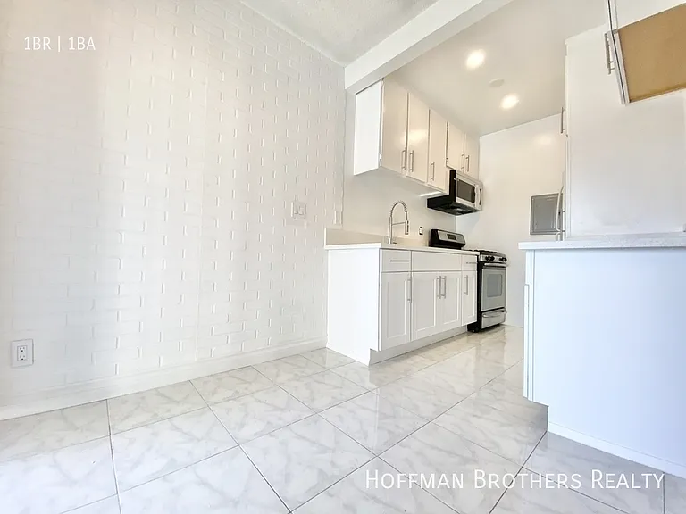 1315 N June St #117 — Photo 2