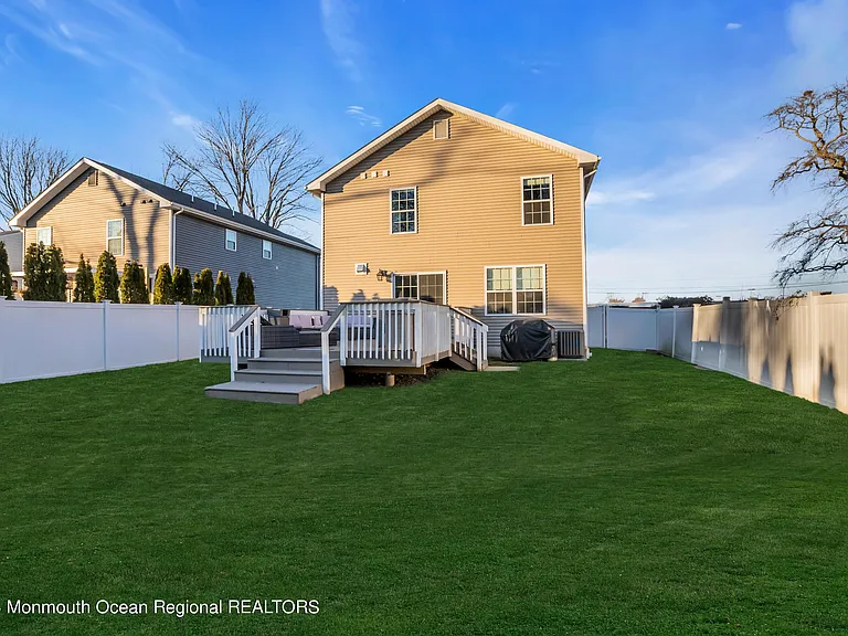 132 Chelton Ave — Photo 31
