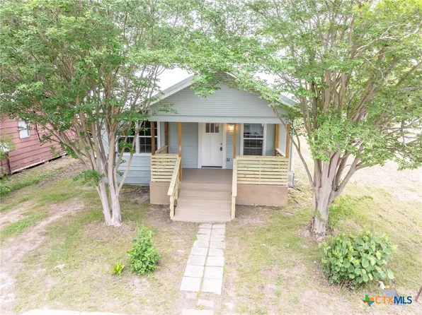 2010 Benton St, Gonzales, TX 78629