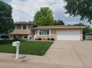 409 N 3rd Ave, Hastings, NE 68901