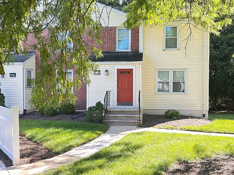 37A Hawthorne Dr #2 — Photo 14