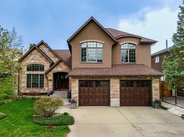 136 NE Edelweiss Dr NW, Calgary, AB T3A 3P6