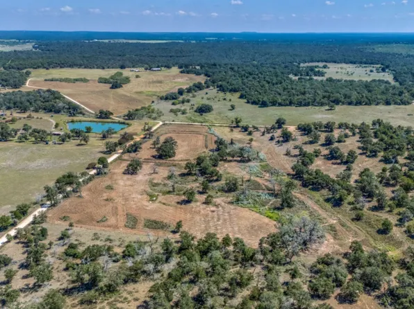 4130 County Road 444, Nixon, TX 78140