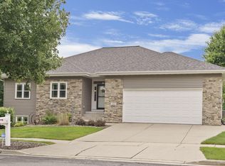 1005 Sandpiper Trl, Cottage Grove, WI 53527