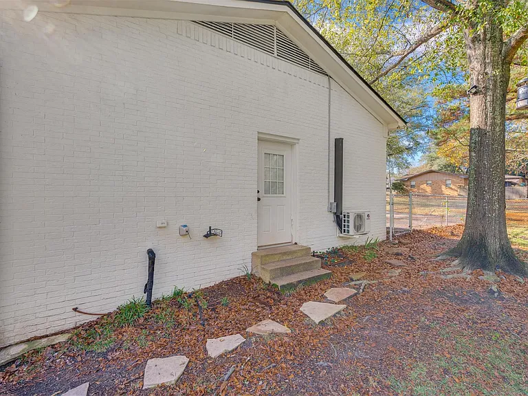 215 Perryman Rd — Photo 32