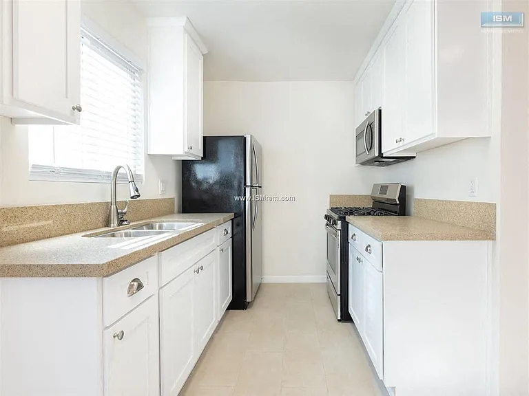 1222 W 39th St — Photo 17