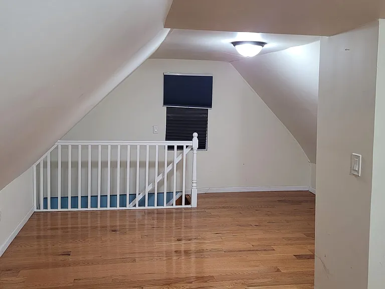 1111 Gipson St #2 — Photo 6