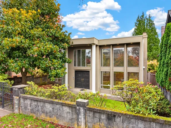 4452 Crown St, Vancouver, BC V6S 2K5