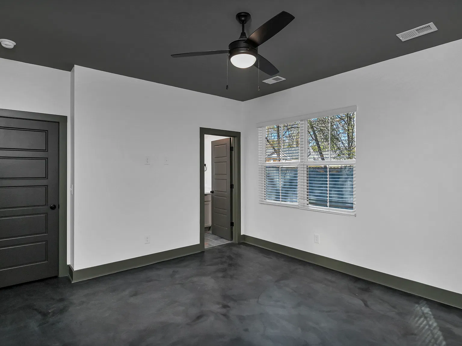 3 bed, 1691 sqft, $4,200 — Photo 4