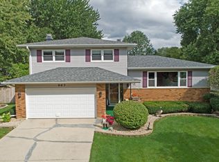 863 Adeline Ave, Elgin, IL 60123