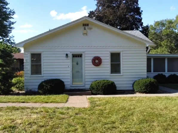 129 Riverside St, Bellevue, IA 52031