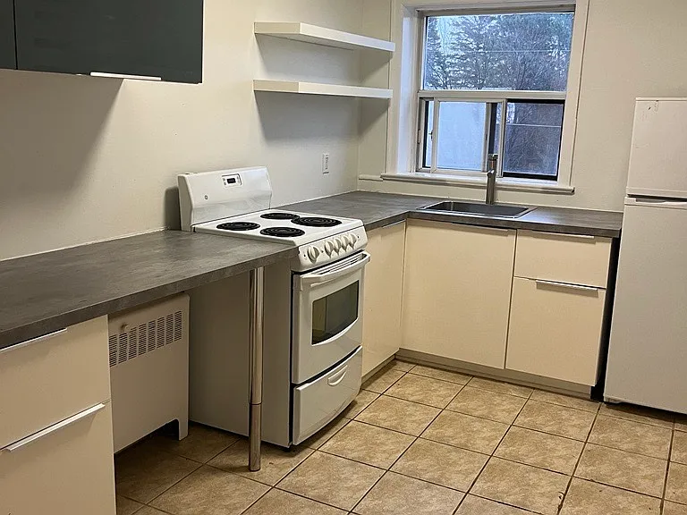 372 Wellington Hts #14 — Photo 4