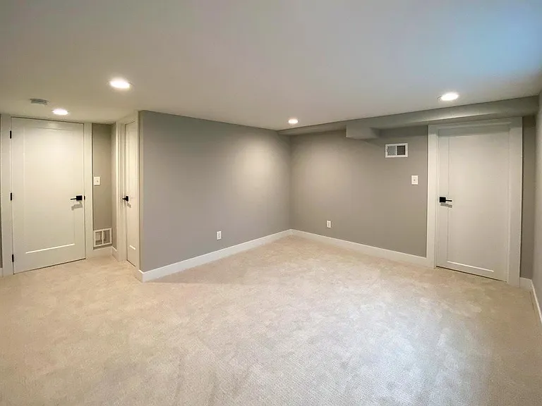 1900 Darlee Ct — Photo 6