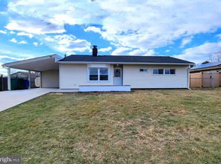 10 Blue Ridge Dr, Levittown, PA 19057