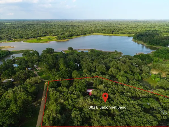 302 Bluebonnet Bnd, Sheridan, TX 77475