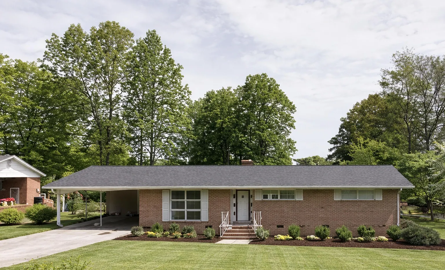 1020 Candlewood Ln photo 1