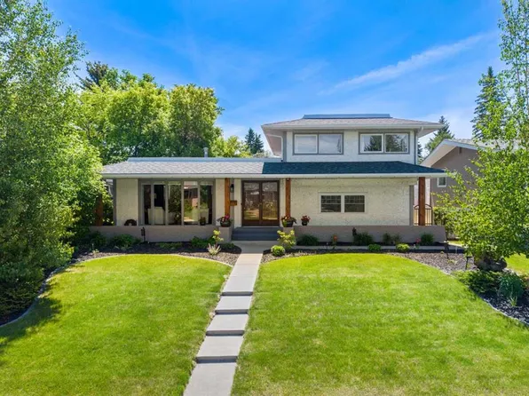 1124 N Lake Wapta Way SE, Calgary, AB T2J 2N7