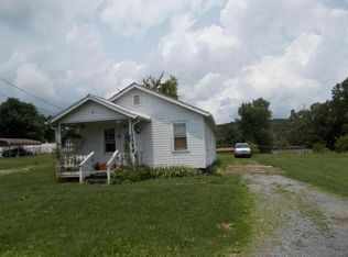 528 Cedar St, Mount Carmel, TN 37645