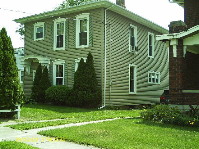 2nd image of 1005 Franklin St