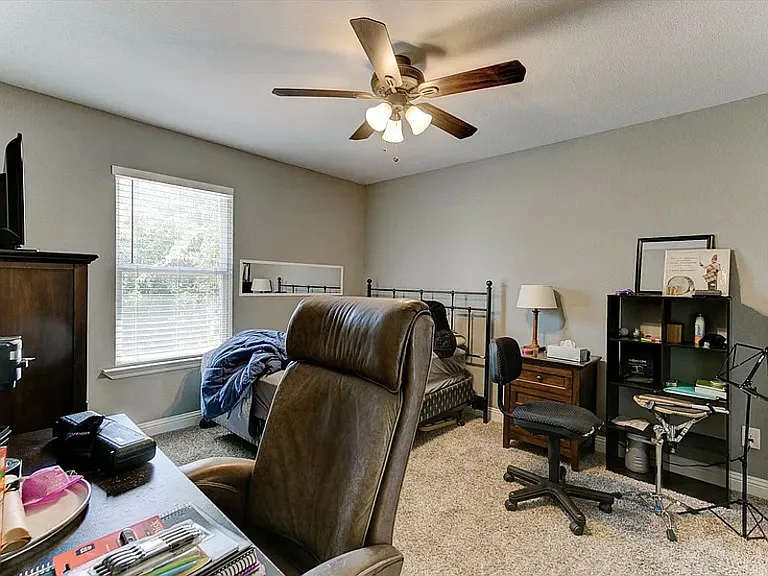 2313 W Devitt St — Photo 15