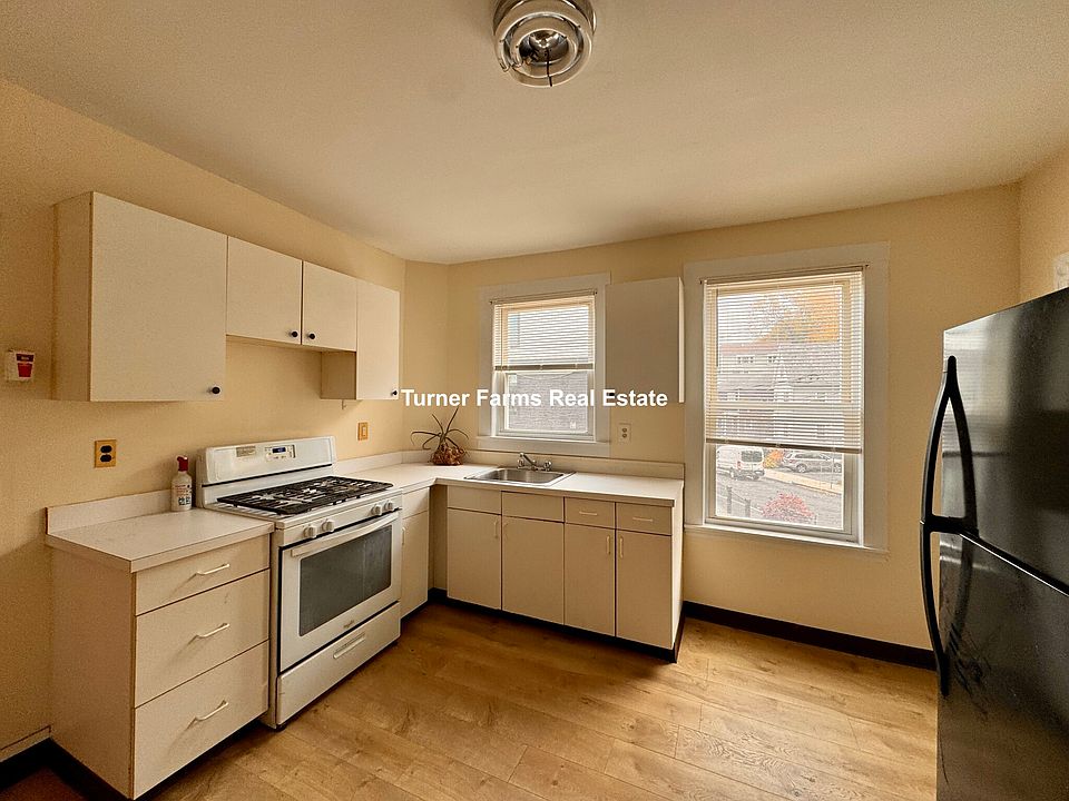 1st image of 142 Hillside St #22