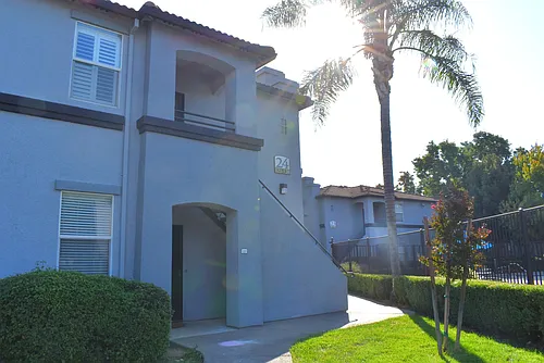 5201 Laguna Oaks Dr Photo 1