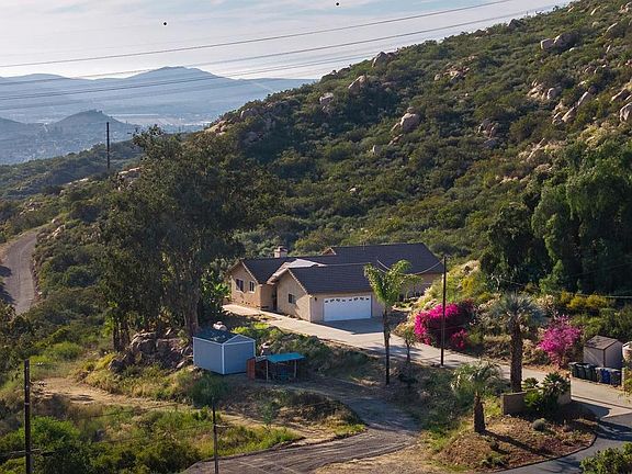 3rd image of 2792 La Cresta Rd