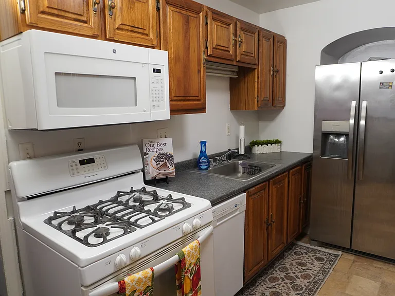 205 E Burke Ave — Photo 7