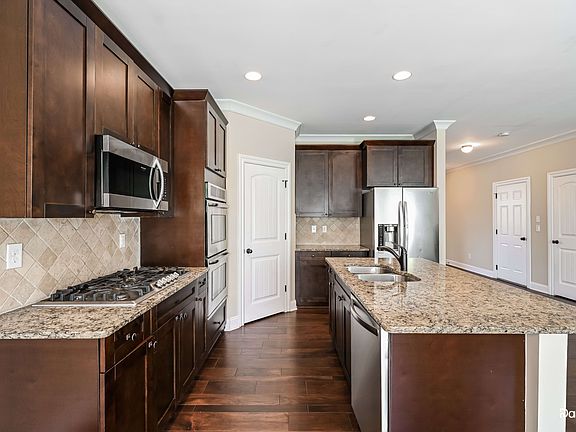 2nd image of 2901 Canyon Glen Way