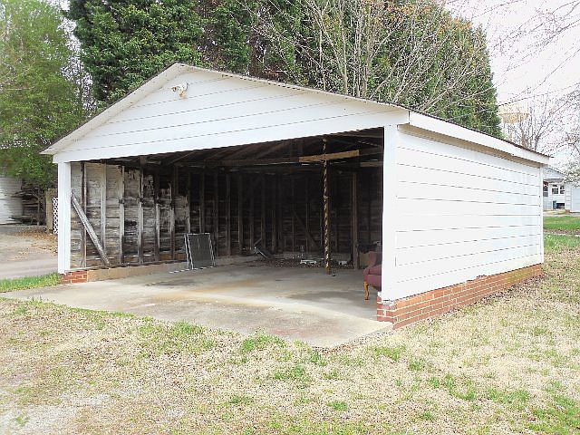 2nd image of 224 Heilig Ave