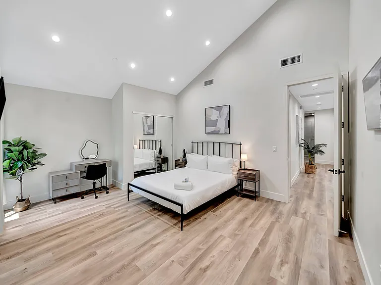 6747 Colgate Ave — Photo 36