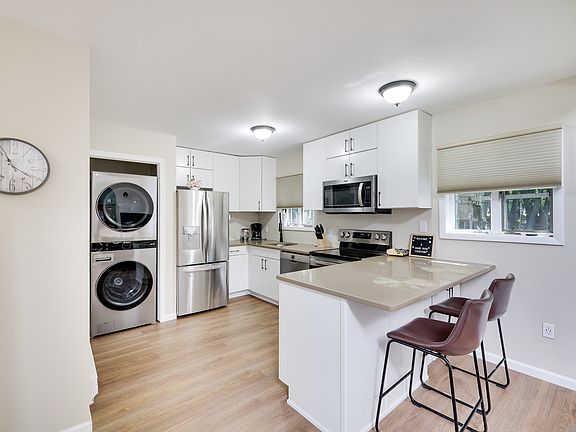 Kitchen was fuly rennovated in 2022 with all new appliances.