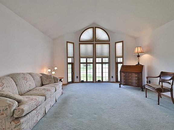 4th image of 369 South St W #2