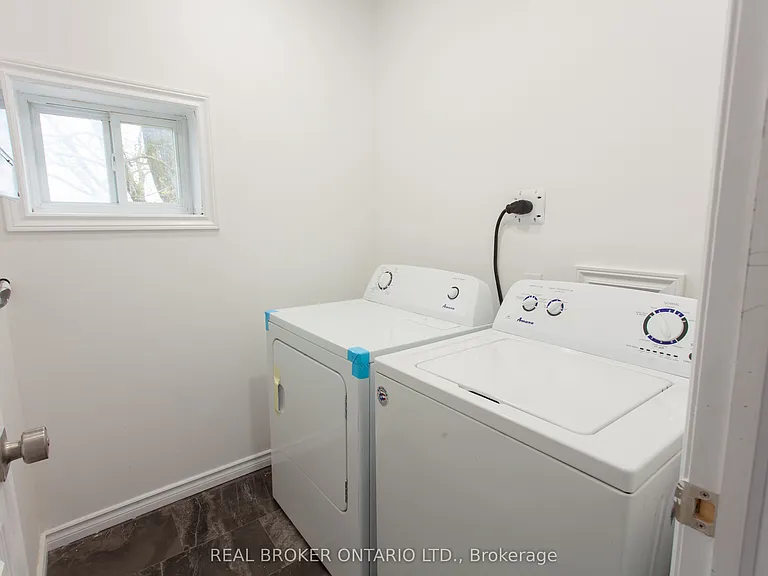 231 Front St S #UPPER — Photo 8