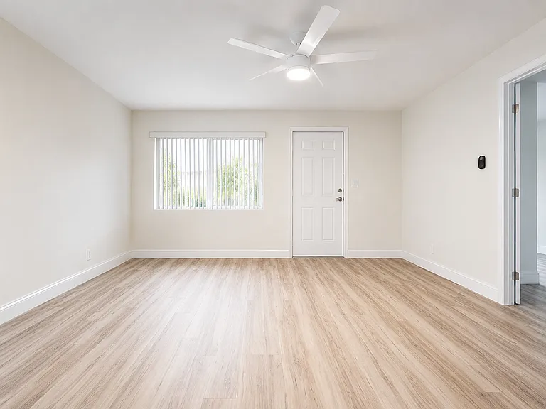 241 NE 12th St #241 — Photo 5